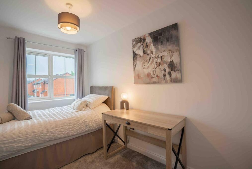 Stunning Abode 5 Min From Nec & Bhx, Pets Allowed Marston Green Εξωτερικό φωτογραφία